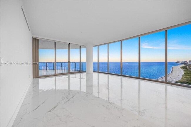 Foto del edificio - 15701 Collins Ave