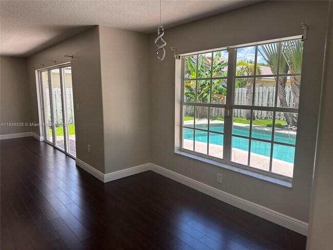 Foto del edificio - 13825 NW 22nd St