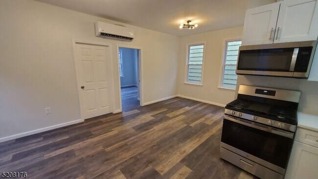 Foto del edificio - 147 Nelson Ave