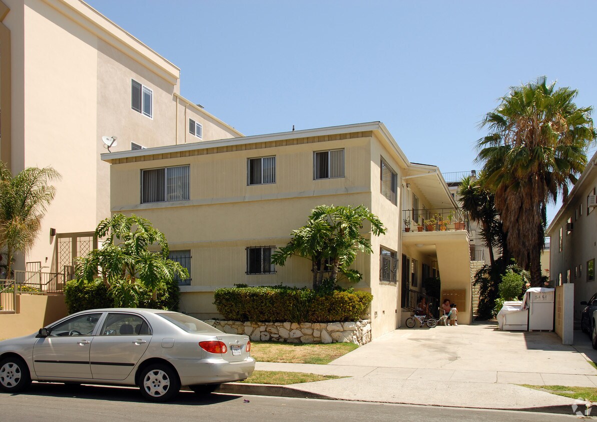 Building Photo - 1626 Barry Ave