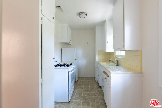 Foto del edificio - 1316 1/4 S Barrington Ave-1316