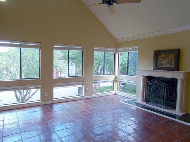 Building Photo - 2349 Albans Rd