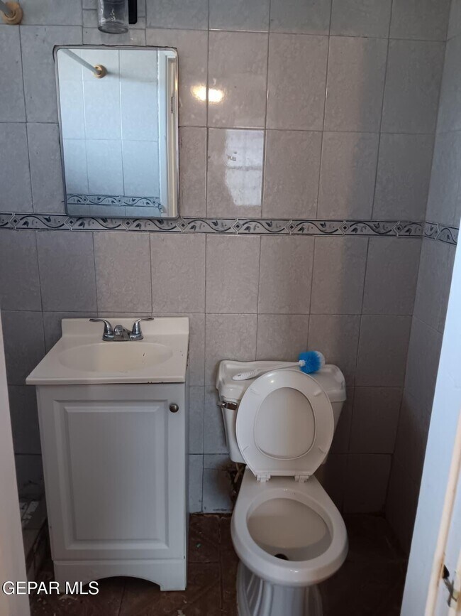 Foto del edificio - 7821 Corozal Dr