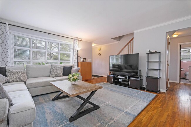 Foto del edificio - 4 Oak Ln E