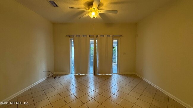 Building Photo - 12999 Sunset Lake Dr