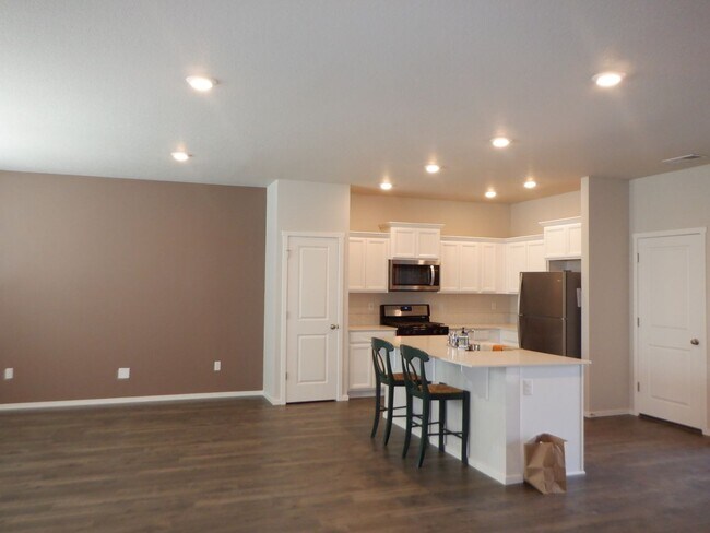 Foto del edificio - Newer Single Level 2 Bed/2 Bath in NW Redm...