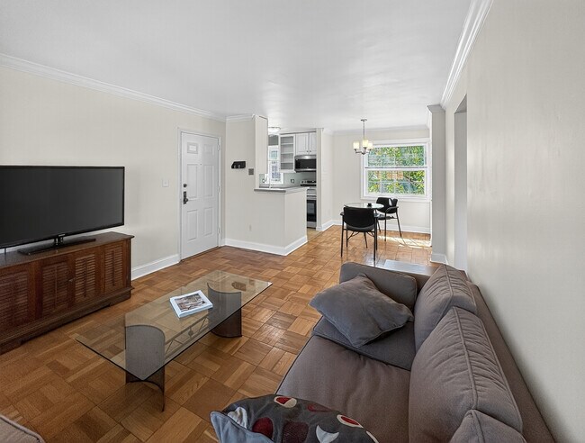 Photo - 1706 W Abingdon Dr Apartment