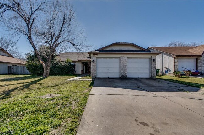 Foto del edificio - 8801 Piney Point Dr