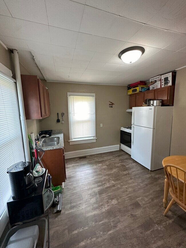 Building Photo - 1749 Wordsworth Ave