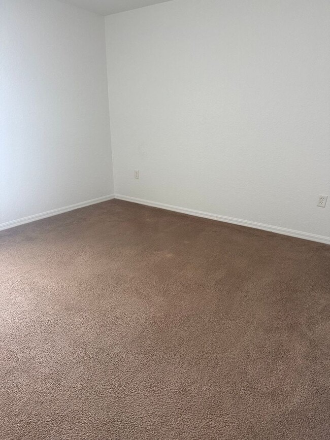 Building Photo - Marion Oaks