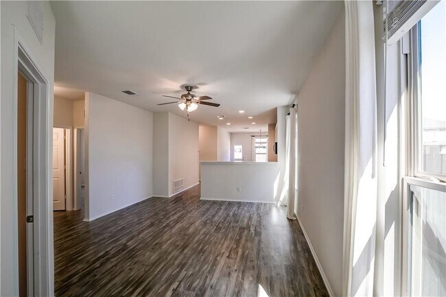 Foto del edificio - 260 La Dera Drive, Liberty Hill, TX 78642 ...