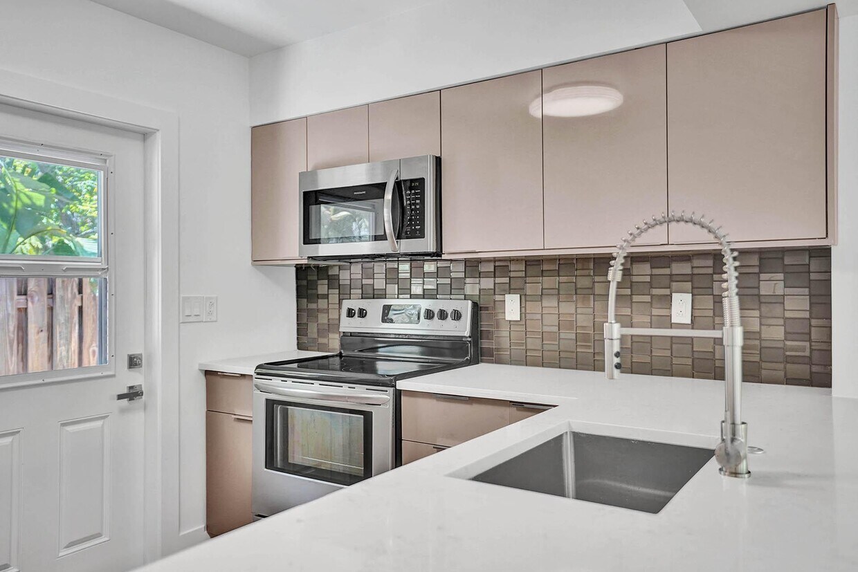 Foto principal - 3320 NE 13th Ave