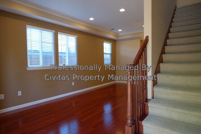 Foto del edificio - 730 Paula Ct