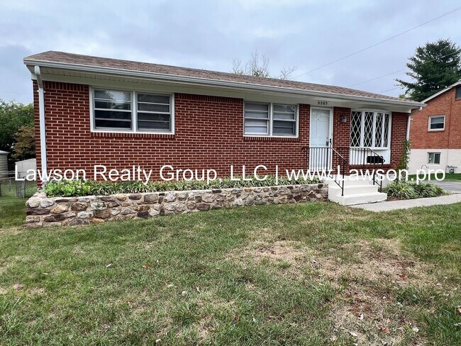 Building Photo - Brick Ranch in Boxley Hills - Roanoke County