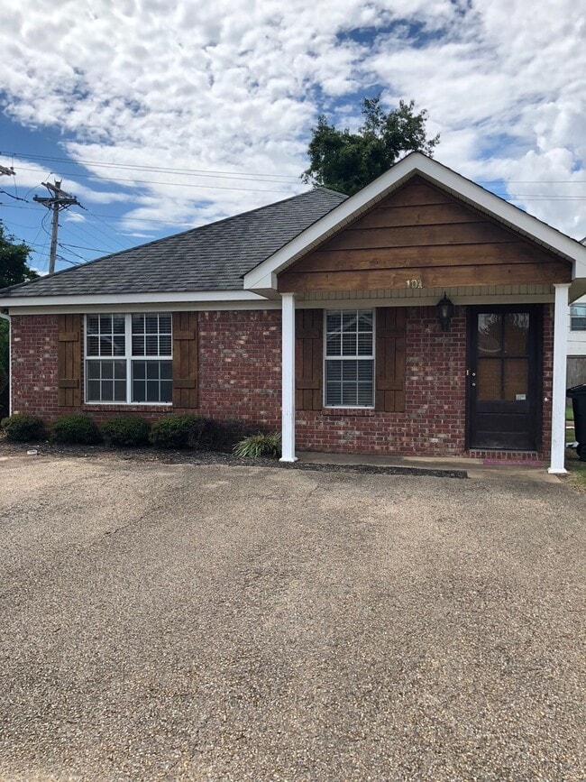 Building Photo - 101 Carrollton - available August 15, 2026