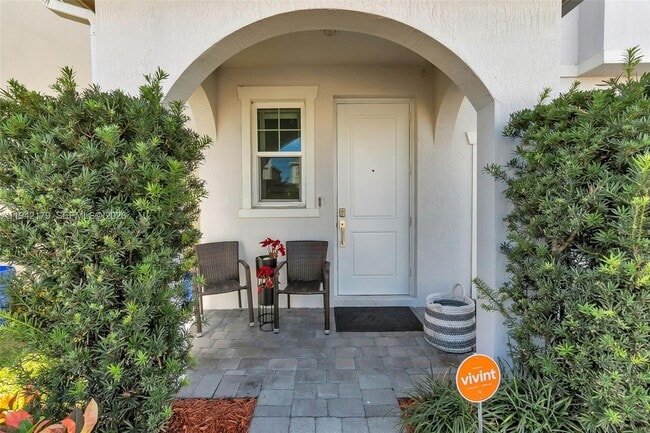 Foto del edificio - 1827 Lake Cove Dr