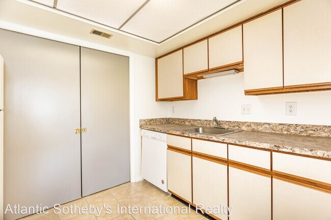 Building Photo - 502 Glenn Regis Way