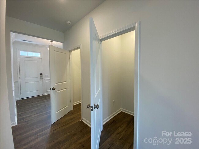 Foto del edificio - 14048 Lake Home Ln