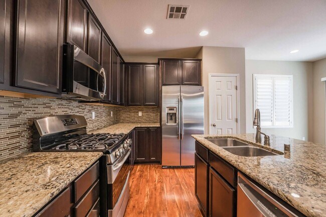 Foto del edificio - Stylish 3-Bedroom Home with Loft & Upgraded Kitchen!