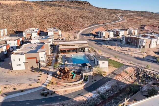 Building Photo - Modern 3 Bedroom Home with Rooftop Terrace & Resort-Style Amenities Near Tech Ridge