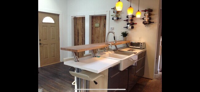 Foto del edificio - 128 N Putt Corners Rd