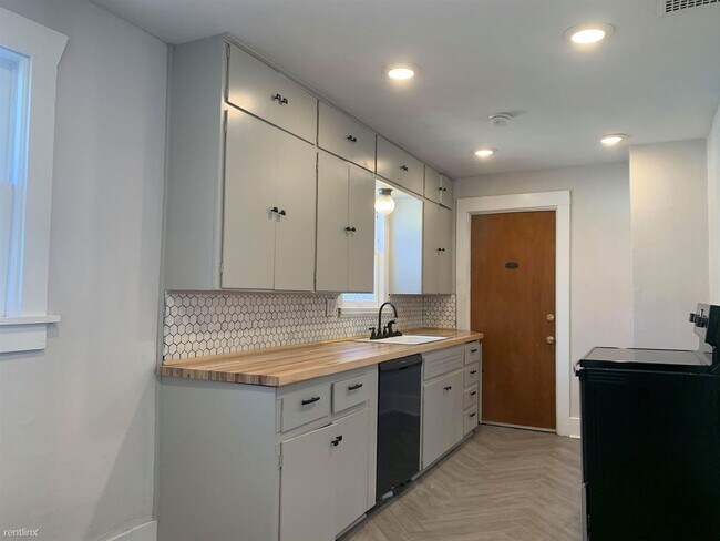 Building Photo - 3 br, 1 bath House - 538 N Belmont Ave