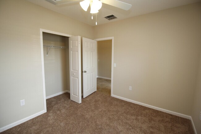 Foto del edificio - 2207 Attilburgh Blvd