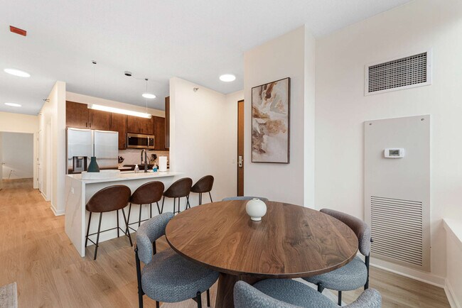 Foto del edificio - 365 N Halsted St