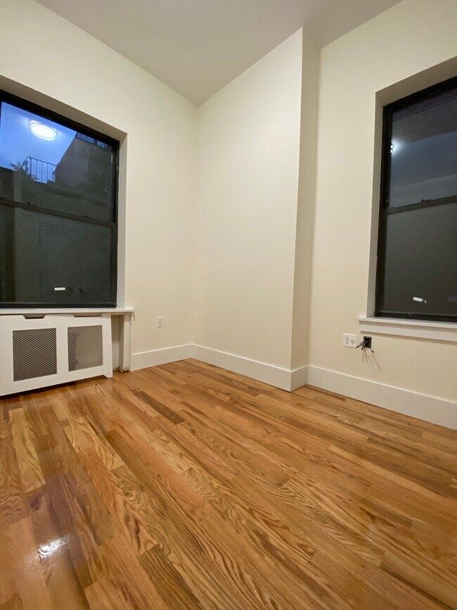 BEDROOM - 140 W 80th St