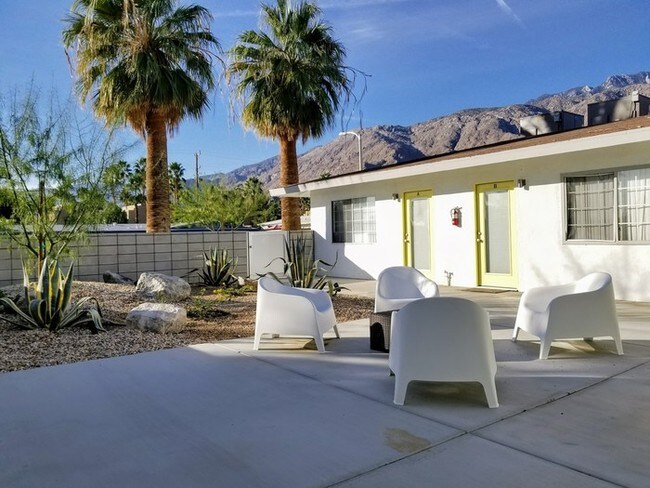 Building Photo - Single Level Studio Rental in Palm Springs