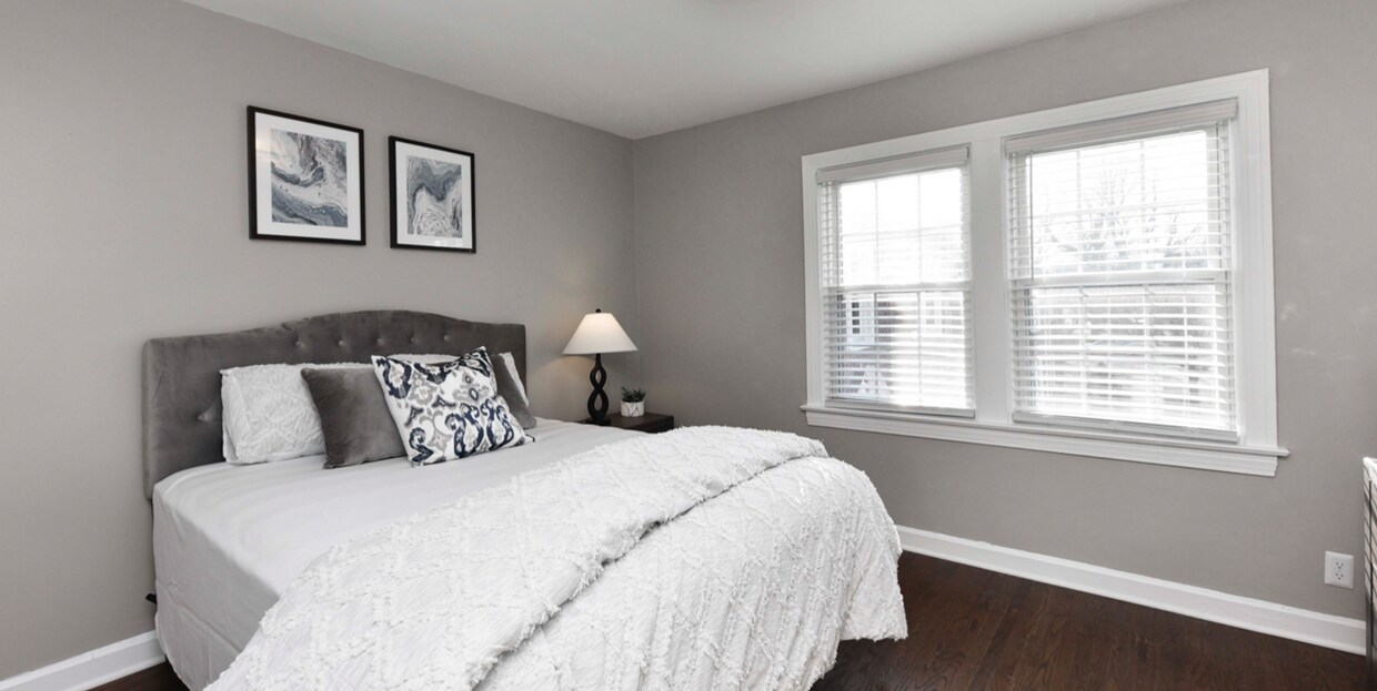 Foto principal - Avenue Willows 2 bed-1 bath with W/D inclu...