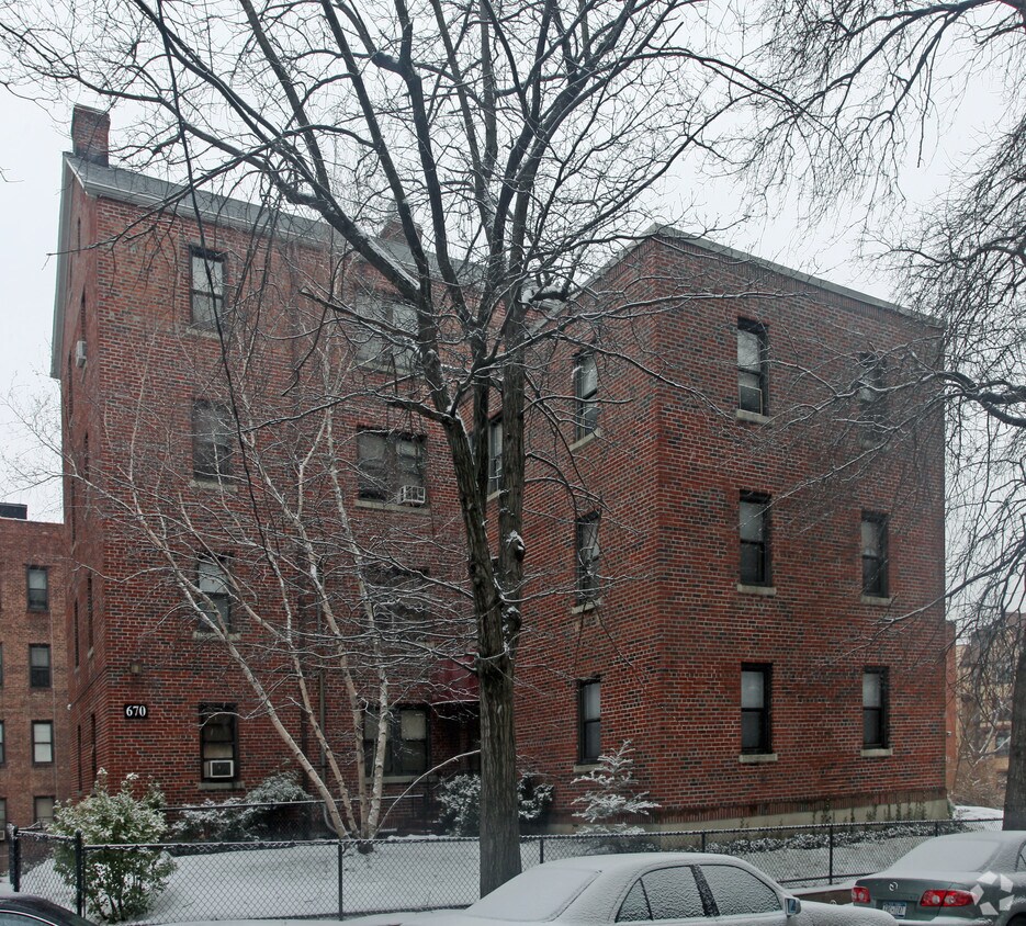 Foto principal - 666-670 N Terrace Ave