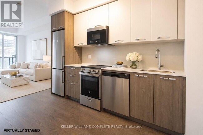 Building Photo - 75 James St S