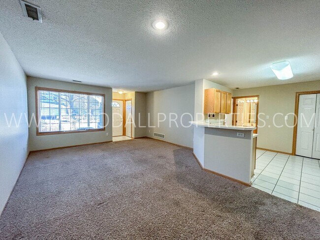 Foto del edificio - 2 Bedroom 1.5 Bathroom Townhome in West De...