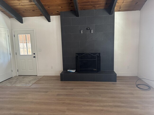 Foto del edificio - 1295 Susie Lake Rd