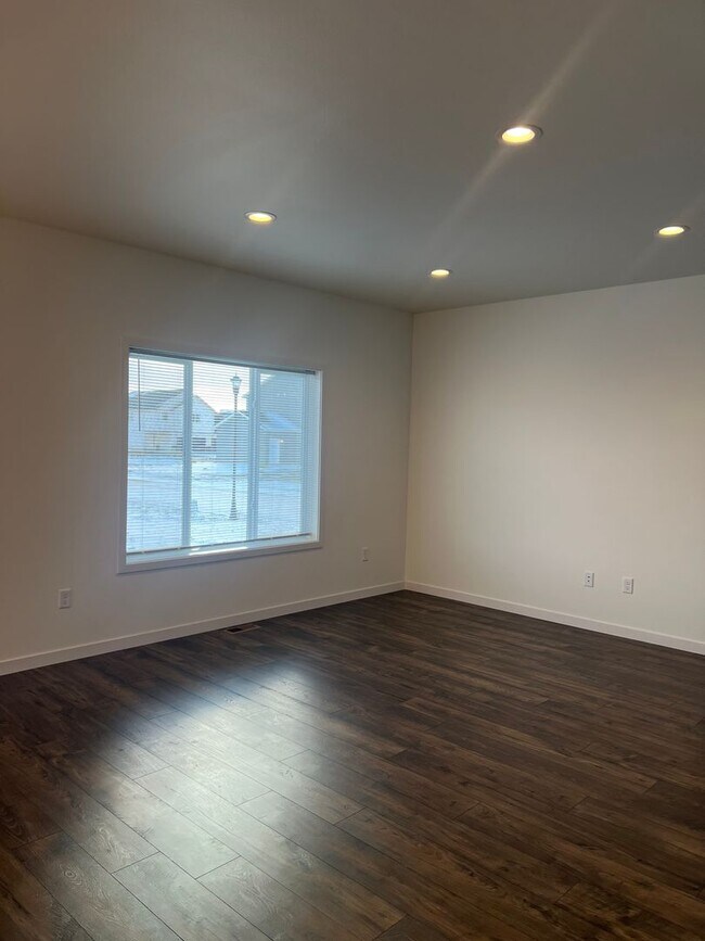 Foto del edificio - New 3 Bedroom/2.5 Bathroom House - Rent Wi...