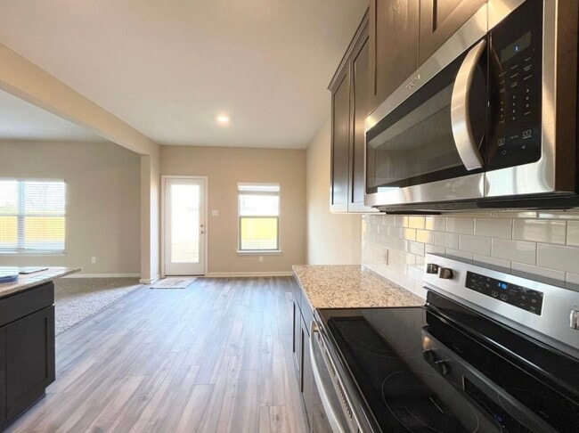 Foto del edificio - 1702 Sandalwood Way
