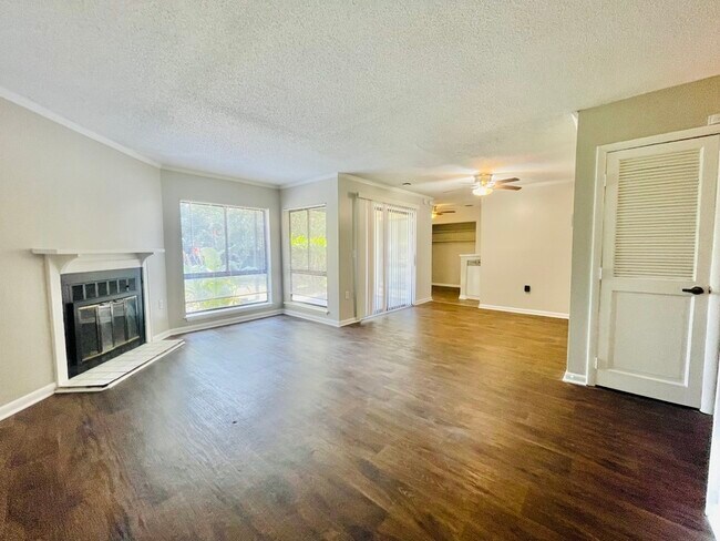 Building Photo - 4823 Spring Lake Dr