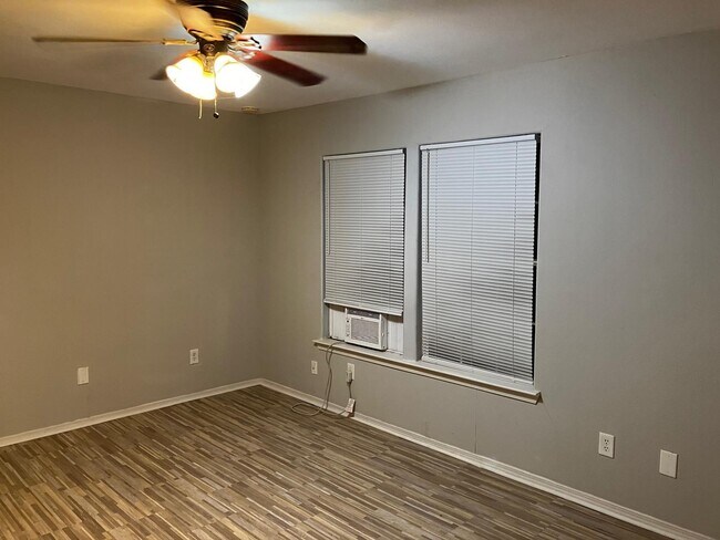 Sala de estar - 1105 Haynes St