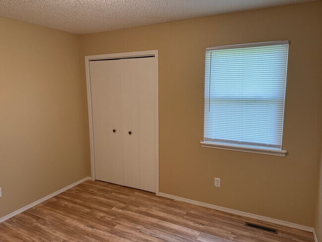Foto del edificio - 2 Bedroom 2 Bathroom Duplex for $895 in So...