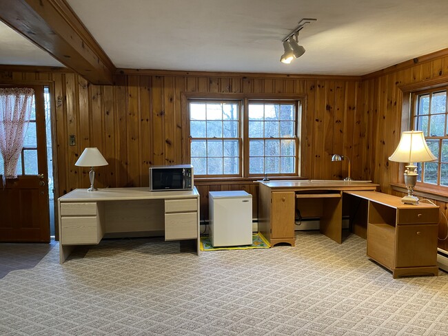 Building Photo - 1500 Cedarbluff Dr