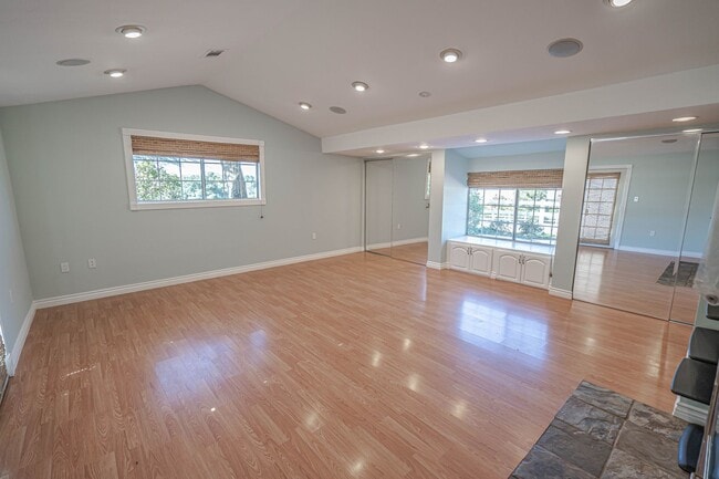 Building Photo - 4 Bedroom Pool Home for Rent in Secluded S...