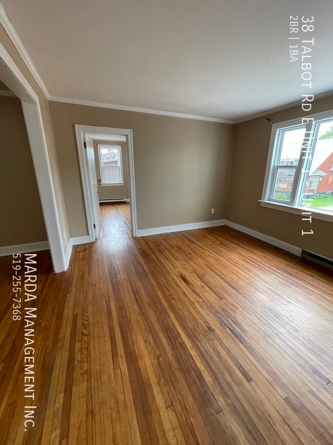 Building Photo - SPACIOUS UPSTAIRS 2 BED/ 1 BATH APT IN DT ...