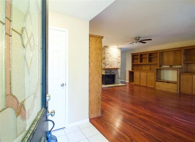 Building Photo - 123 S Village Knoll Cir