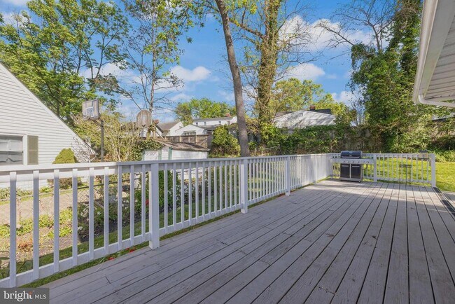 Foto del edificio - 5734 Crawford Dr
