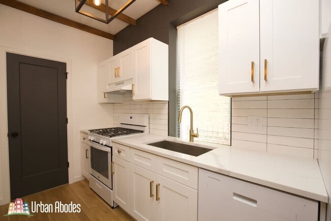 Foto del edificio - 908 N California Ave