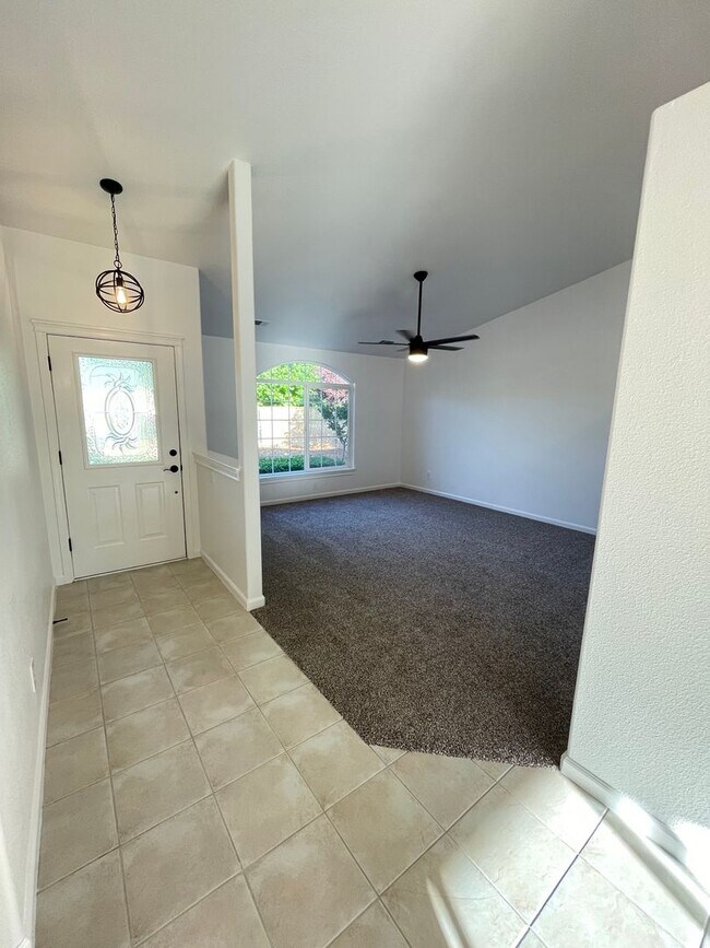 Foto del edificio - BEAUTIFUL 3 BEDROOM HOME FOR RENT