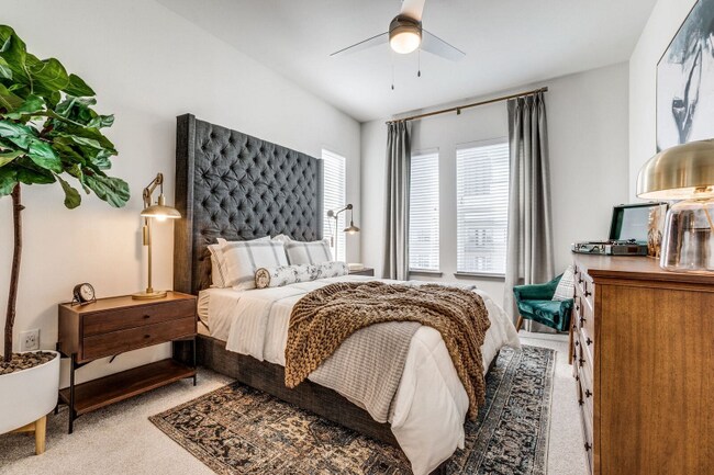Foto del edificio - 2781 N Carroll Ave
