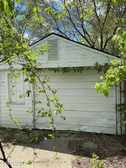 Building Photo - 3 br, 1 bath House - 18961 Pierson St