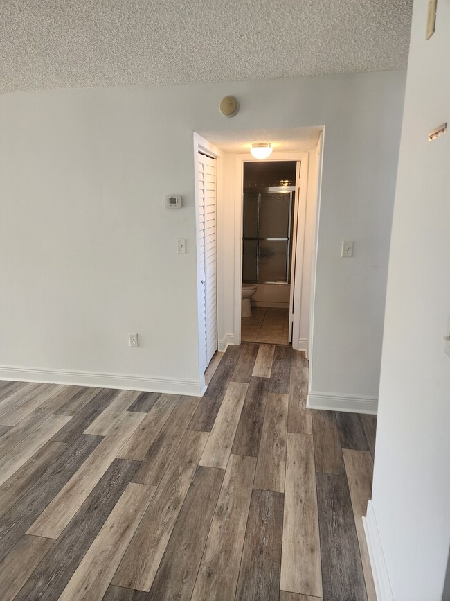 Building Photo - 1100 Ponce de Leon Cir